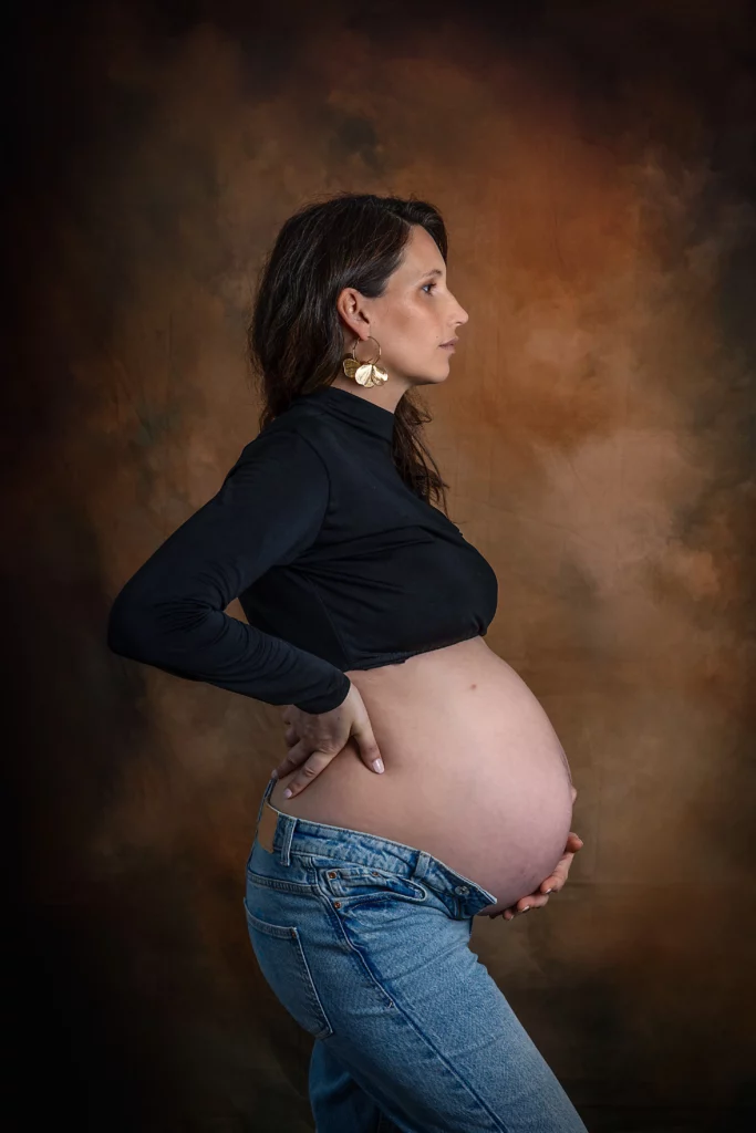 Femme enceinte en studio