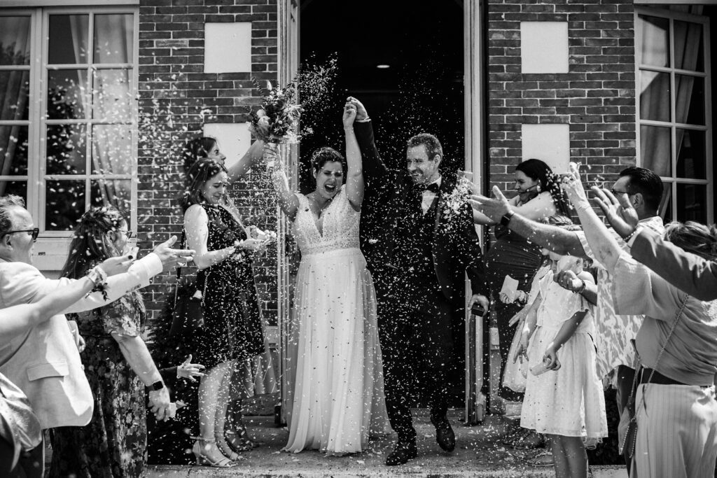 sortie de mairie lors d'un mariage